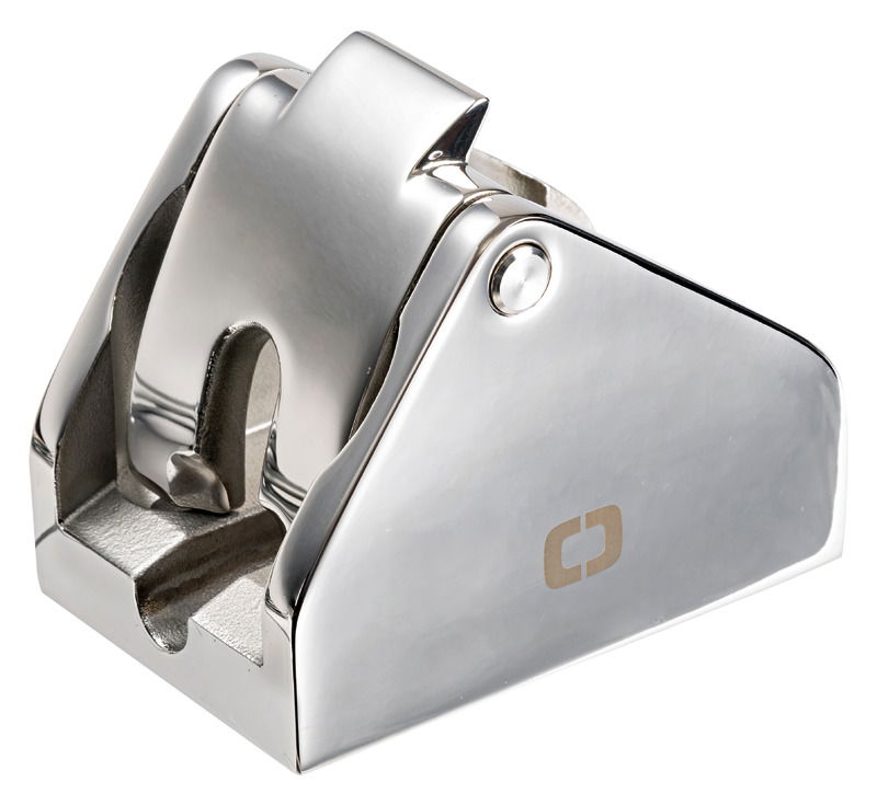 Blocca catena realizzato in acciaio inox AISI 316, ideale per aumentare la sicurezza dell’impianto di ancoraggio. In navigazione previene la discesa accidentale dell’ancora, mentre alla fonda protegge il verricello da carichi e sollecitazioni eccessive.Installazione semplice dall’alto, mediante viti a testa svasata.Disponibile in due modelli: per catene da 8–10 mm e da 12–14 mm.
