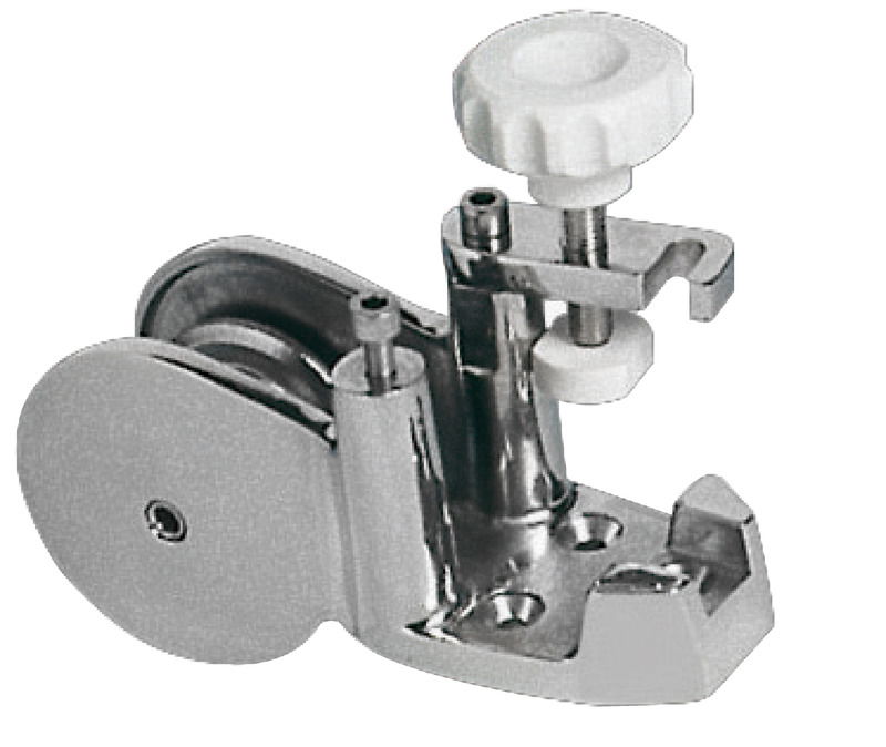 In acciaio inox AISI 316 microfuso e lucidato a specchio, con bloccaggio per ancore Danforth, Bruce, Trefoil®, CQR ecc.. Puleggia inox indistruttibile.