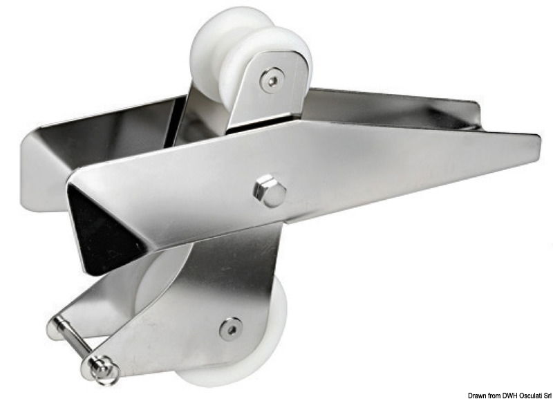 In acciaio inox. Ideale per tutte le ancore fino a 14 kg. Puleggia in nylon.