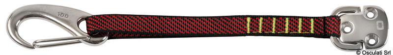 Formato da Golfare o Pad-Eye + cinghia ad alta resistenza + moschettone.Realizzato in nastro in quanto totalmente inossidabile, non riga, non sbatte sulla coperta.Cuciture in nastro riflettente per visibilità notturna.Da applicare vicino al verricello come ritenuta di sicurezza contro la caduta dell’ancora in navigazione.