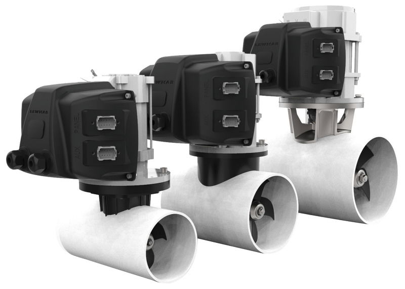 I Thruster Proporzionali Lewmar hanno un tempo di azione illimitato, sono estremamente silenziosi, privi di manutenzione e progettati per impianti a 24V. La serie è controllata da uno dei Comandi (02.146.xx) in alluminio studiati appositamente per la nuova tipologia di impianto.Il motore ad induzione è gestito dal control box Curtis ingegnerizzato per lavorare con input di 24V. Con questo nuovo sistema, i motori Brushless sono scelti per la loro efficienza, la loro autonomia illimitata e la loro abilità di resistere a condizioni estreme.- Tempo d’azione illimitato, l’unica restrizione è la capacità della batteria;- Controllo definitivo, l’input proporzionale permette una precisa manovrabilità;- Nessuna manutenzione, senza spazzole da sostituire i motori hanno una maggior durata nel tempo;- Compatibili come Retro-fit sull’intera gamma thruster elettrici Lewmar.- Da completare con gli accessori di comando e tunnel per installazioni su configurazione dedicata.