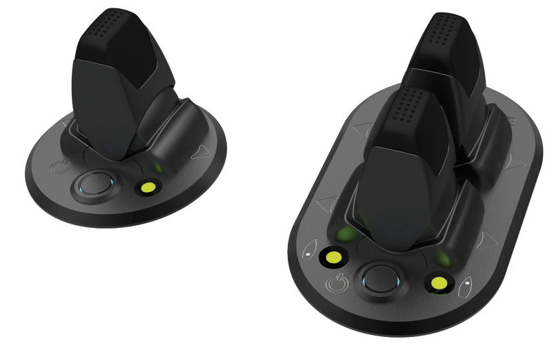 La combinazione dei motori DC digitali brushless ed i loro pannelli di controllo garantiscono il massimo controllo dell’imbarcazione. Progettati per riprodurre l’esperienza di un sistema idraulico i comandi dedicati garantiscono una precisa manovrabilità. I motori brushless sono scelti per la loro efficienza, la loro estesa durabilità e la capacità di azione in condizioni sostenute. L’esperienza ingegneristica Lewmar fornisce precisione in ormeggio anche nelle condizioni più dure. Comandi singoli o doppi con ghiere in alluminio.