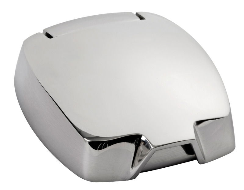 Realizzato interamente in acciaio inox AISI 316 lucidato a specchio, con copritasto integrale per una maggiore sicurezza di protezione.Completamente stagno, ideale per azionare i teleruttori sottocoperta, facilmente installabile con quattro viti autofilettanti.