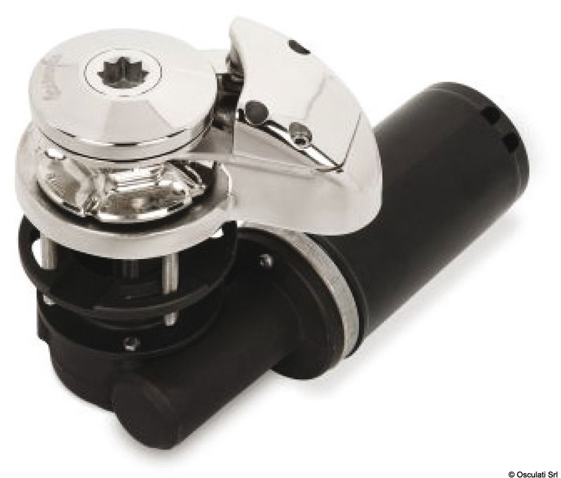 Verricelli ad asse verticale in acciaio inox AISI 316. Disponibili nella versione ad alto o basso profilo, con differenti motorizzazioni. Suggerito per barche fino ai 13m. Viene fornito con il sensore contametri già integrato.