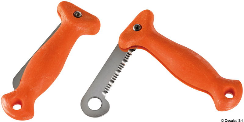 Coltello pieghevole realizzato in acciaio inossidabile galleggiante e manico in plastica ergonomico. Include una corda in poliestere da 2 metri per un utilizzo pratico in situazioni di emergenza. Ideale per equipaggiamenti di bordo e zattere di salvataggio.