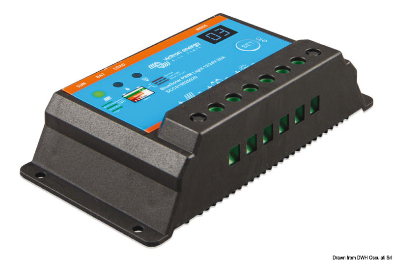 Controllo di temperatura, protezione da cortocircuito, sovratensione, inversione polarità. Disconnette l'uscita in caso di bassa tensione carica a tre stadi: BULK, ABSORPTION, FLOAT. La versione DUO permette di caricare 2 batterie contemporaneamente e di programmare la carica per ogni batteria.