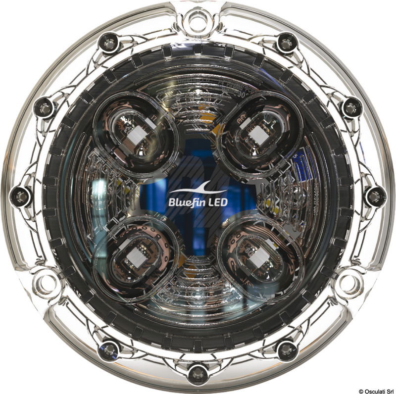 Costruita in un polimero dalle proprietà meccaniche prossime a quelle del bronzo, la Piranha P4 Polymer è particolarmente indicata per imbarcazioni esposte a intense correnti galvaniche. Come tutti i modelli della serie Piranha, adotta la tecnologia "surface mount" che semplifica notevolmente l’installazione.La P4 integra la tecnologia brevettata X-Beam, controllo termico attivo, Hydro Block, protezione contro l'inversione di polarità e rivestimento anti-vegetazione marina.Distibuzione del fascio luminoso a 60°.Certificazione: RINA IEC 60529