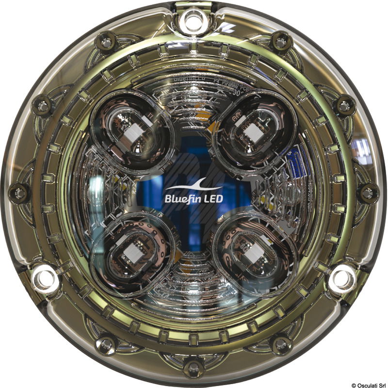 La serie Piranha P4 HI-POWER è progettata per piccole imbarcazioni, ma garantisce prestazioni luminose elevate, con intensità fino a 4000 lumen nei modelli a variazione di colore.Questa versione mantiene tutte le tecnologie Bluefin LED: X-Beam, controllo termico attivo, Hydro Block, protezione da inversione di polarità e rivestimento anti-vegetazione; distibuzione del fascio luminoso a 60°.Materiale: BronzoCertificazione: RINA IEC 60529