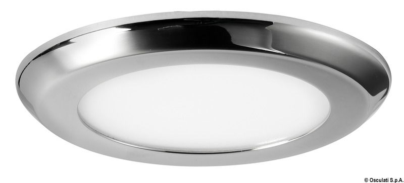 Corpo in alluminio anodizzato, ghiera in acciaio inox. Lente in tecnopolimero. LED invisibili, luce perfettamente uniforme e priva di qualsiasi ombra.