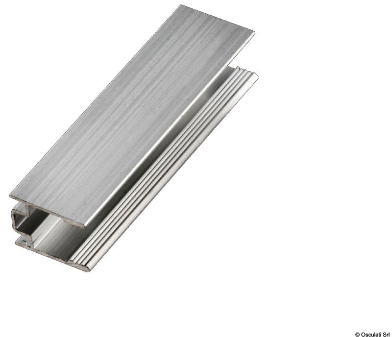 Barre da 2 m. Possono essere tagliate alla misura desiderata. Si tenga presente che il contatto "master" è ogni 50 cm (segnato sulla barra). Il taglio a questa misura è facilissimo.E' però possibile, impiegando precisione ed accuratezza, tagliare le barre anche ogni 10 cm ed ogni 5 cm, per cui la barra base da 2 m è utilizzabile senza alcuno scarto.Questa tecnologia consente di ottenere una luce uniforme e diffusa.Indicato sia per uso interno sia per uso esterno.