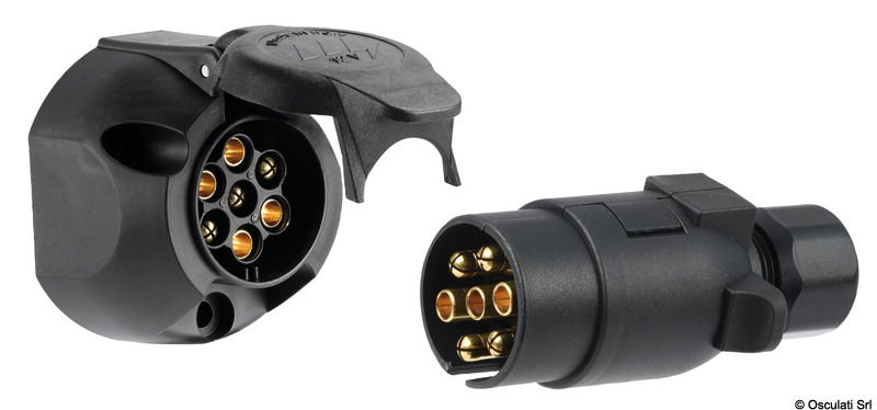 Regolamentare per rimorchio. In ABS nero e contatti interni in ottone. Modello di lunga durata nel tempo e completamente inossidabili.