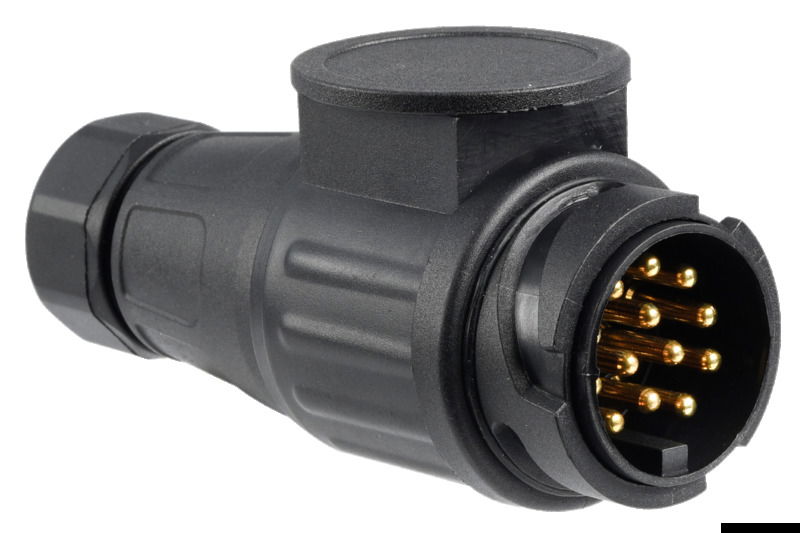 In ABS nero con particolari in ottone cromato. Si accoppia con la presa 14.191.01.
