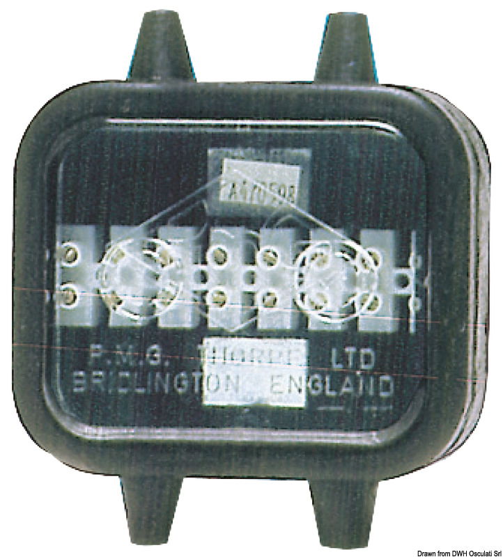 Coperchio in polycarbonato trasparente, carcassa in gomma anti-salino. Ideale per connessioni in sentina o nel vano motore.