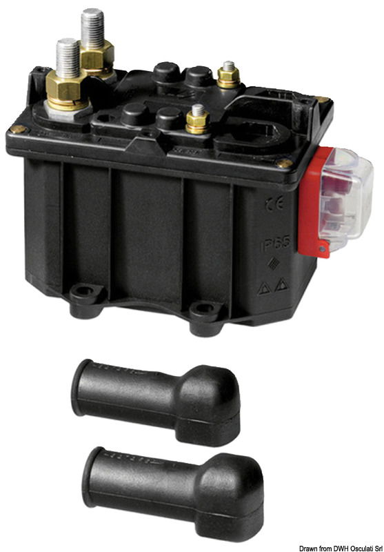 Stacca il positivo della batteria tramite un interruttore ON-OFF separato. Rimane aperto o chiuso senza consumo di corrente fino al successivo impulso. Si può collegare un led luminoso che ne indichi lo stato aperto o chiuso ed é possibile installarli in parallelo per comandare più gruppi di batterie contemporaneamente. Completo di comando manuale di emergenza. Grado di protezione IP 56, contatti in rame argentato M 12.