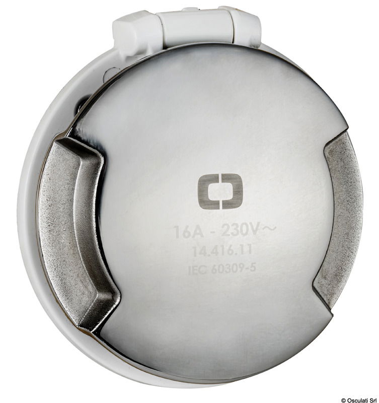 Presa e spina nautica per cavo elettrico banchina da 16A - 230V.Realizzati in PA6, dotata di contatti ad alta resa energetica e tappo di chiusura IP67.La spina è disegnata per garantire una impugnatura ergonomica e la ghiera rotante permette di assicurarla saldamente alla presa in barca con una chiusura stagna IP67, mentre il tappo in gomma garantisce una tenuta IP44 quando non è collegata.Il design pulito e le ridotte dimensioni permettono di poter installare comodamente la presa in qualsiasi punto del pozzetto.Conforme agli standard europei di sicurezza IEC 60309-5.