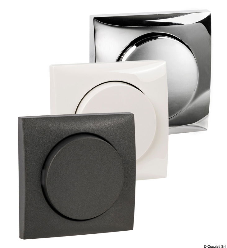 Vengono completati con le cornici di design modello "FLOW" singole o doppie.Cornice singola: 59,5x59,5 mm. Cornice doppia: 59,5x178,5 mm.