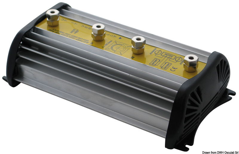 Permettono di ricaricare più batterie contemporaneamente, dando la preferenza alla batteria più scarica.Separano elettricamente ciascuna batteria per evitare che quella con carica maggiore defluisca in quella più scarica.Carcassa in alluminio, con ampia alettatura atta a disperdere efficacemente il calore.
