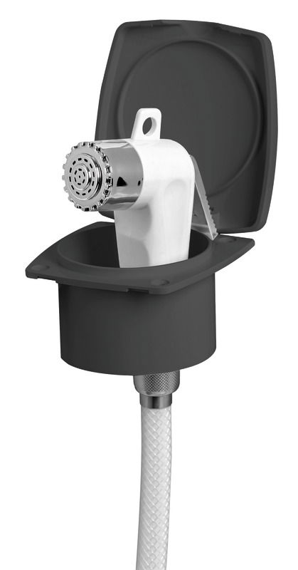 Doccia in plastica con testa cromata, vano di allaggiamento in ASA UV resistente.