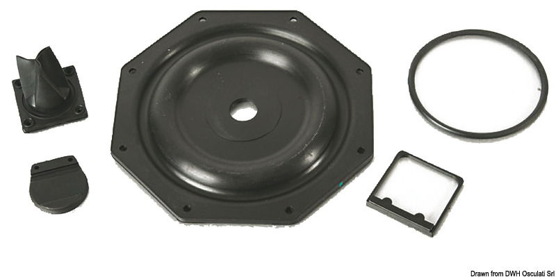 Costituita da due pompe MKV abbinate. Maniglia sfilabile. Versione per il montaggio a scomparsa dietro paratia, con botolina (da ordinare separatamente). Togliendo i raccordi all’entrata, potete praticamente avere due pompe separate ed aspirare da due diverse sentine, anche se una é asciutta.