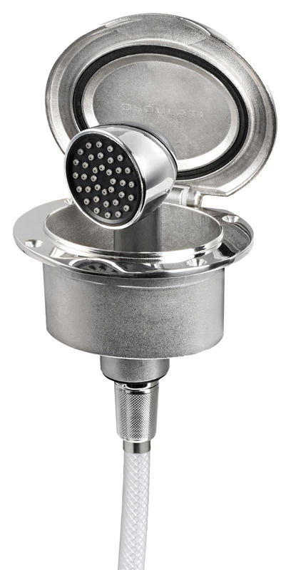 Vano doccia in acciaio inox AISI 316 con sportello autoreggente. Dotato di doccia Keji con testa maggiorata e boccola interna in gomma antivibrante.