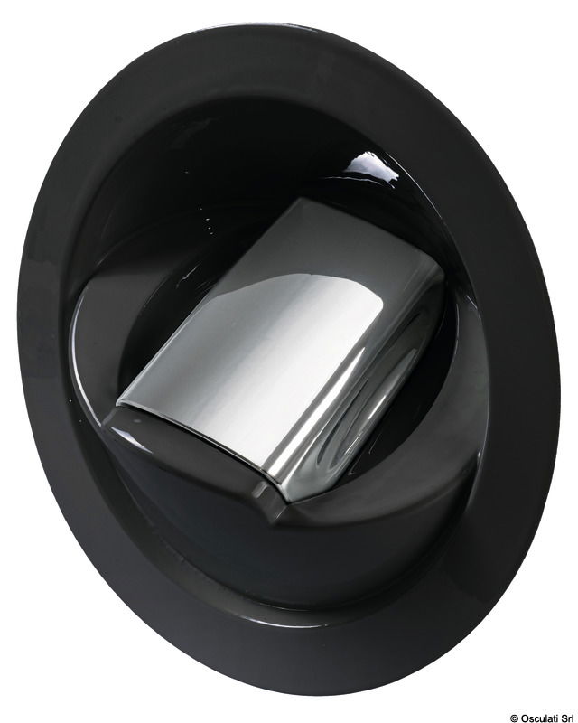 Doccia Saturn solo fredda, estetica flat , a scomparsa, installazione orizzontale o verticale.Vano doccia provvisto di una guarnizione antivibrante.Regolazione del flusso d’acqua tramite bottone push lock che consente di bloccare il getto d’acqua.