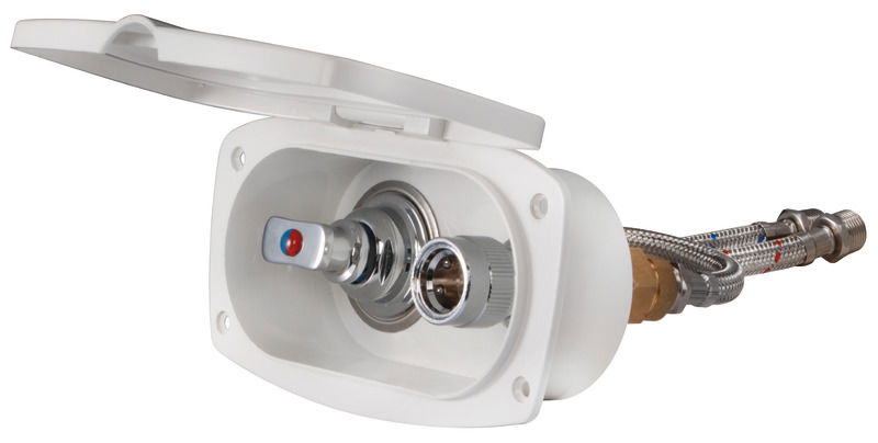 Presenta un connettore a scatto femmina (misure standard internazionali) + miscelatore acqua calda/fredda monocomando (17.051.00).