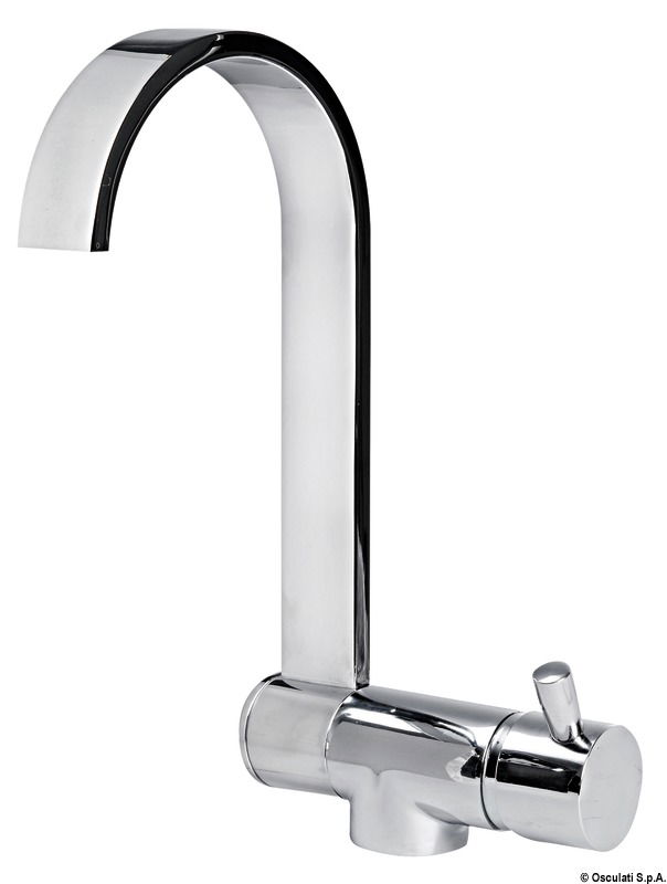 In ottone cromato. Può essere montato all'interno del lavello al fine di avere il piano completamente liscio. Possibilità di installazione su parete verticale.