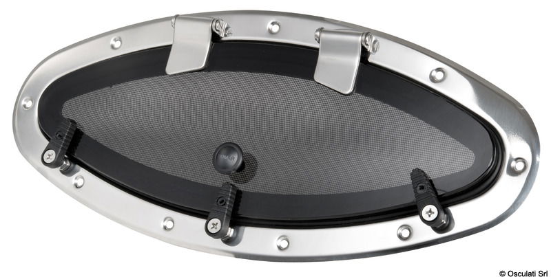In acciaio inox AISI 316 lucidato a specchio, con le seguenti caratteristiche tecniche: viti esterne invisibili; angolo accentuato di drenaggio acque; completi di controflangia e zanzariera; galletti di fermo regolabili e non sporgenti; parte trasparente in acrilico fumè; approvati CE area 1 categoria 1; particolare sistema di fissaggio: l'oblò si accoppia con la controflangia in una sola operazione rapidissima, che significa risparmio di manodopera per il cantiere.