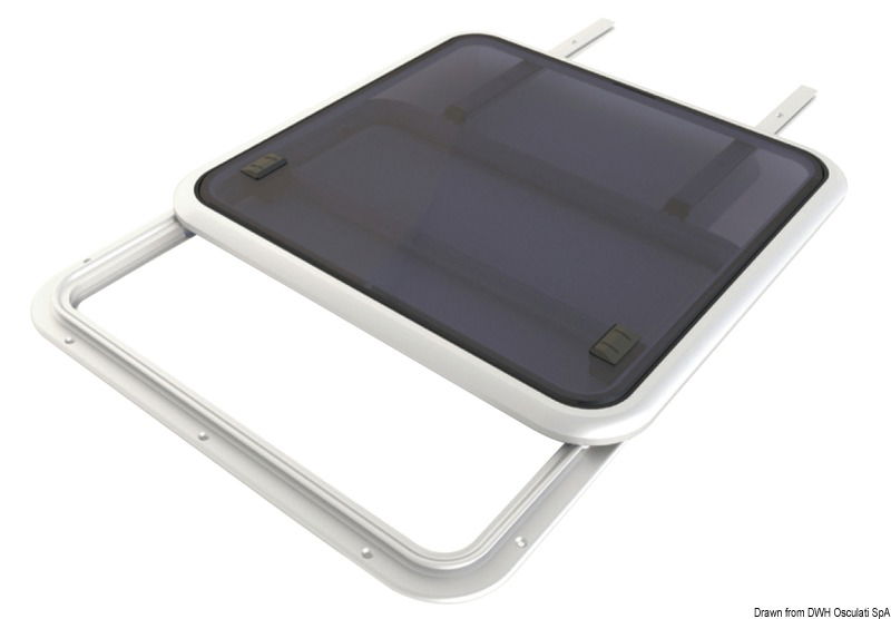 Portello scorrevole progettato per essere utilizzato nelle coperture delle timonerie per permettere la ventilazione e l’irraggiamento. Necessita di installazione su superfice pianaL’aspetto esteriore dei boccaporti pilot si abbina perfettamente ai modelli Low e Medium Profile.