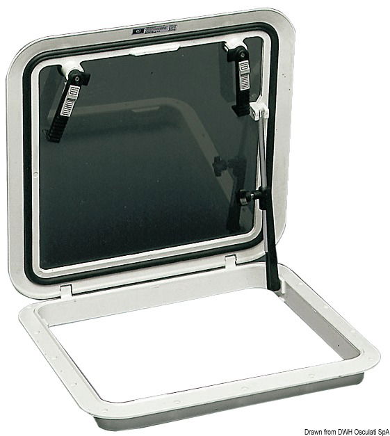 Completamente in policarbonato. Maniglie con sicurezza a scatto, chiusura dall’interno, cristalli in policarbonato fumé. Completo di contro flangia di finitura interna.