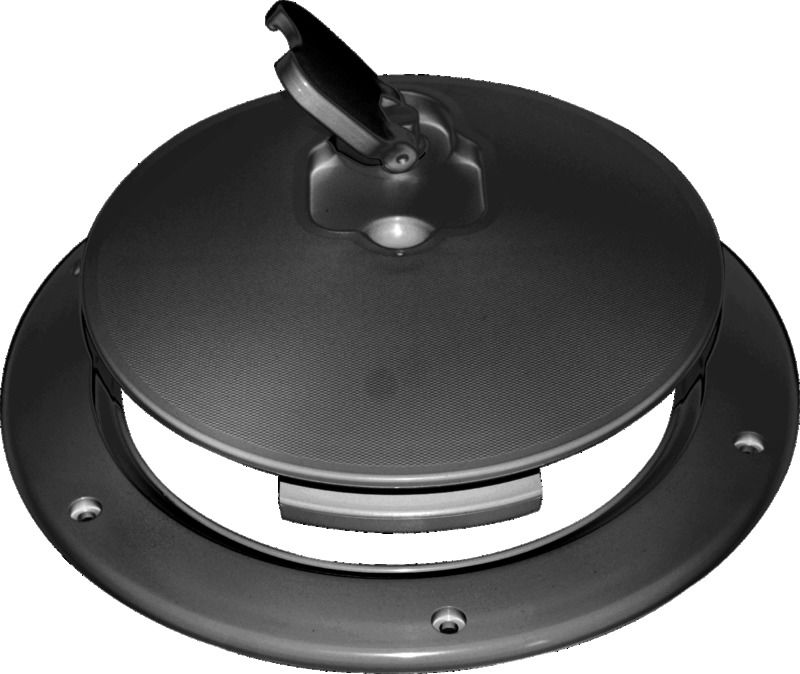 Superficie antiskid, apertura a filo con tavella rotante.Installabile su qualsiasi unità da diporto con categoria di progettazione A, B, C, D in area II a, III, IV. Grado di tenuta 2.