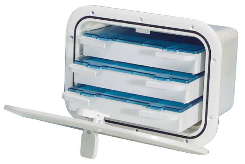 Con guarnizione, dotato di 3 cassetti estraibili con compartimenti interni. Ideali per il montaggio a parete su scafi Fishermann per contenere accessori da pesca, oppure come cassettiera porta ferramenta.