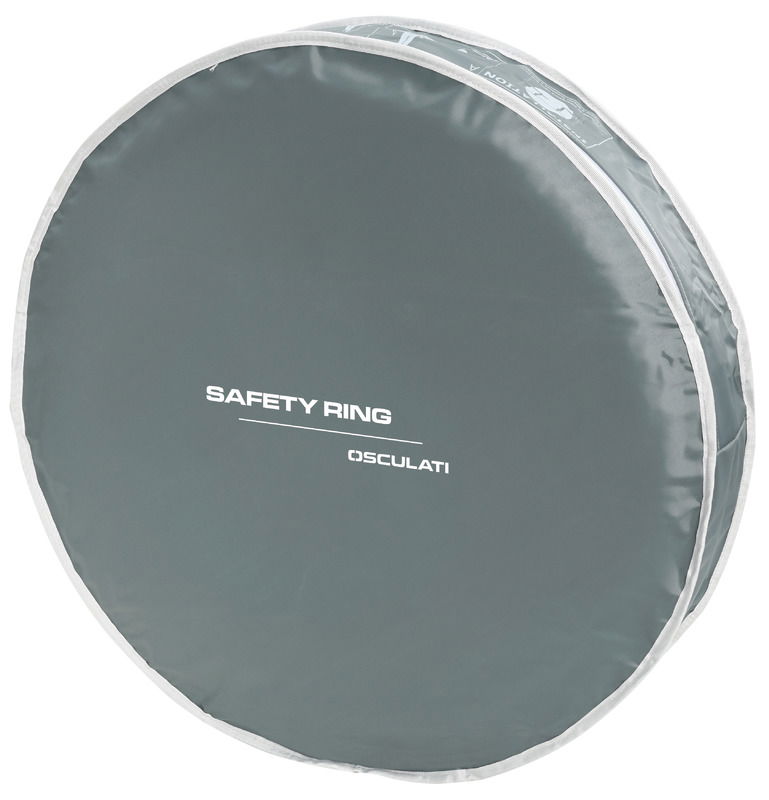 In tessuto spalmato in poliuretano a doppio strato imbottito. Completo di cinghie regolabili per fissaggio al pulpito. Apertura con cerniera. Cinghie per contenere boetta luminosa (30.584/583.00) + la cima regolamentare 22.408.06.