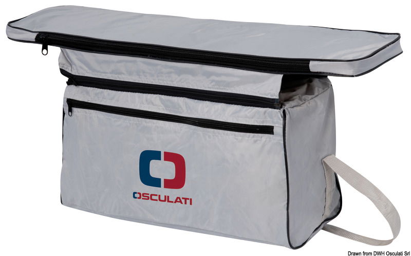 Comoda e pratica, aumenta il confort della panchetta con una morbida imbottitura. La borsa con tracolla può essere asportata tramite due comode zip, l’imbottitura rimane saldamente attaccata alla panchetta tramite tre pratiche cinghie.