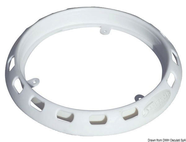 Il sistema è composto da:A) Secchio in plastica UV resistente, con comoda maniglia in treccia di nylon Ø 19 mm.B) Speciale base ad incastro antiderapante, UV resistente, galleggiante. Preserva inoltre la coperta dai graffi.C) Portaoggetti con coperchio, può anche servire come sedile.D) Vano per riporre prodotti per la pulizia.E) Griglia di fondo per favorire l'asciugatura e la conservazione di pelli assorbenti naturali e artificiali, spugne, ecc...