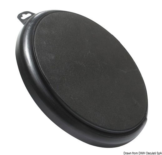 Il sistema è composto da:A) Secchio in plastica UV resistente, con comoda maniglia in treccia di nylon Ø 19 mm.B) Speciale base ad incastro antiderapante, UV resistente, galleggiante. Preserva inoltre la coperta dai graffi.C) Portaoggetti con coperchio, può anche servire come sedile.D) Vano per riporre prodotti per la pulizia.E) Griglia di fondo per favorire l'asciugatura e la conservazione di pelli assorbenti naturali e artificiali, spugne, ecc...