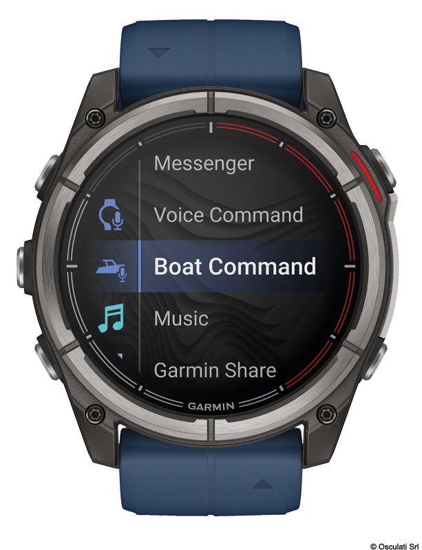 Il quatix® 8 è lo smartwatch per la nautica di ultima generazione progettato per offrire prestazioni eccezionali a bordo e nella vita di tuti i giorni. È dotato di un brillante display AMOLED con lente in zaffiro antigraffio, lunetta in titanio resistente e torcia LED integrata.Grazie a speaker e microfono integrati, puoi controllare il chartplotter compatibile tramite tecnologia BLUETOOTH® o effettuare chiamate direttamente dal polso quando associato allo smartphone.Controlla facilmente dal polso i trolling motor Force®, le sorgenti Fusion®, gli autopiloti e i chartplotter Garmin compatibili, monitorando allo stesso tempo i dati trasmessi dal sistema di bordo. Immergiti fino a 40 metri grazie ai pulsanti impermeabili e alle funzioni dedicate per immersioni subacquee e apnea, con in più il monitoraggio di oltre 100 attività sportive indoor e outdoor. Sfrutta al massimo il tempo in mare con le app dedicate alla tua barca e alla navigazione.