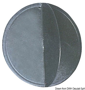 E’ realizzato in policarbonato nero antiriflesso, va issato di giorno, quando la barca é all’ancora. Nel caso la barca non governi, ne vanno issati due verticalmente. Obbligatorio come dotazione di bordo da entro 1 miglio a senza limiti di distanza della costa secondo il nuovo DM n°133 del 21/09/20241. all’ormeggio o all’ancora2. senza governo3. arenato o incagliato4. pericolo (usando qualsiasi bandiera quadrata)