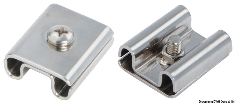 Acciaio inox AISI 316 lucidato. Si possono combinare in serie per contenere più parabordi.