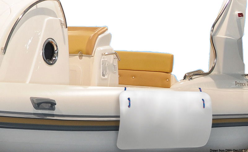 Fabbricati in EVA espanso a cellule chiuse di colore grigio chiaro. Preformati con raggio di 350 mm che permette di usarli su gommoni fino a 12 m. Ideali per proteggere i gommoni nel contatto con moli o banchine.