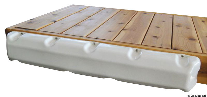 In PVC con valvola a spillo.