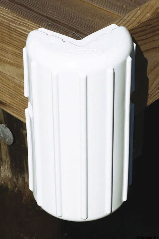 In PVC con valvola a spillo.