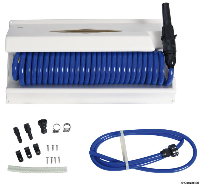 Vano per montaggio a parete completo di erogatore regolabile e di tubo in poliuretano per collegamento alla rete idrica.Lancia di erogazione standard in plastica + lancia heavy duty in ottica professionale + tubo di raccordo 1,5 m.