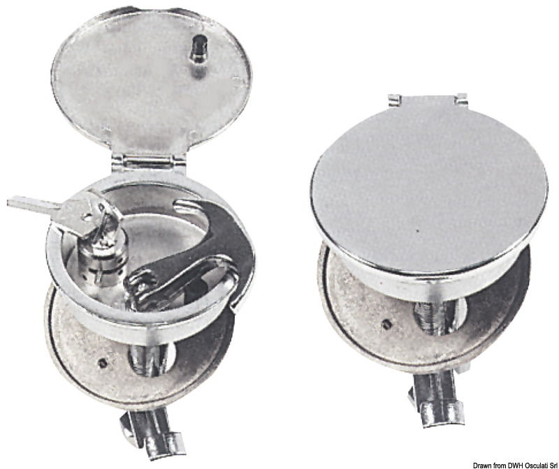 In ottone cromato ad incasso, con coperchio di chiusura. Il tiraggio tramite rotazione della maniglia rende la chiusa più stagna. Regolazione fermo da 5 a 50 mm.