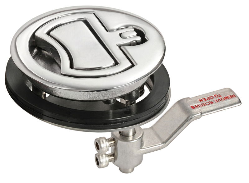 Con sistema a camma eccentrica che, abbassando la maniglietta, trasla verso l’alto la leva interna di fermo, realizzando così una chiusura più sicura, stagna e senza vibrazioni. Allo stesso modo, alzando la maniglietta, la leva interna si alza e libera il portello. Completamente in acciaio inox AISI 316 lucidato a specchio.