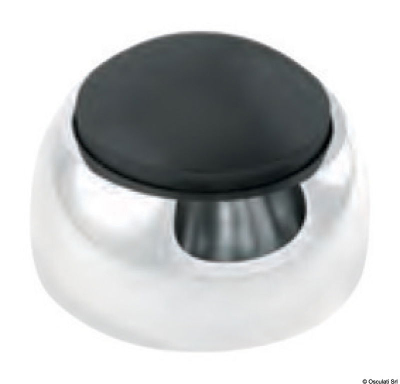 In ottone cromato e gomma per assorbire gli urti