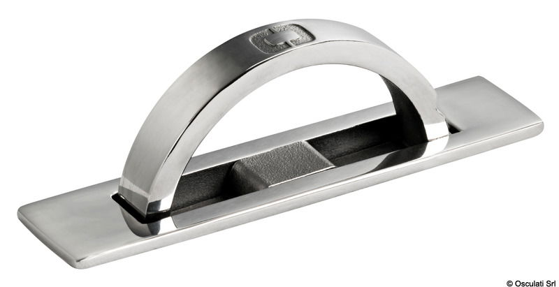 Maniglia di dimensioni compatte in acciaio inox.Il sistema ad apertura rotante permette di avare una presa larga ed ergonomica in poco spazio.Predisposta per montaggio ad incasso, dotata di chiusura con sistema antivibrazione.