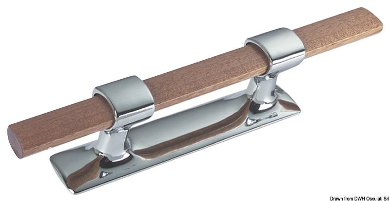 In ottone cromato. Parte superiore in Iroko. Completi di prigionieri.