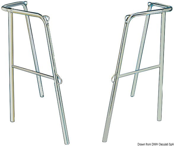 In acciaio inox AISI 316. In due pezzi, adatto per vele fino a 9 m. Munito di tubo intermedio di rinforzo.
