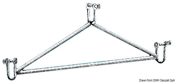 In acciaio inox lucidato per sostegno passerella. Provvisto di 3 grilli ai 3 angoli per collegarlo allo strallo di poppa o ad una drizza ed ai 2 cavi di sostegno della passerella.